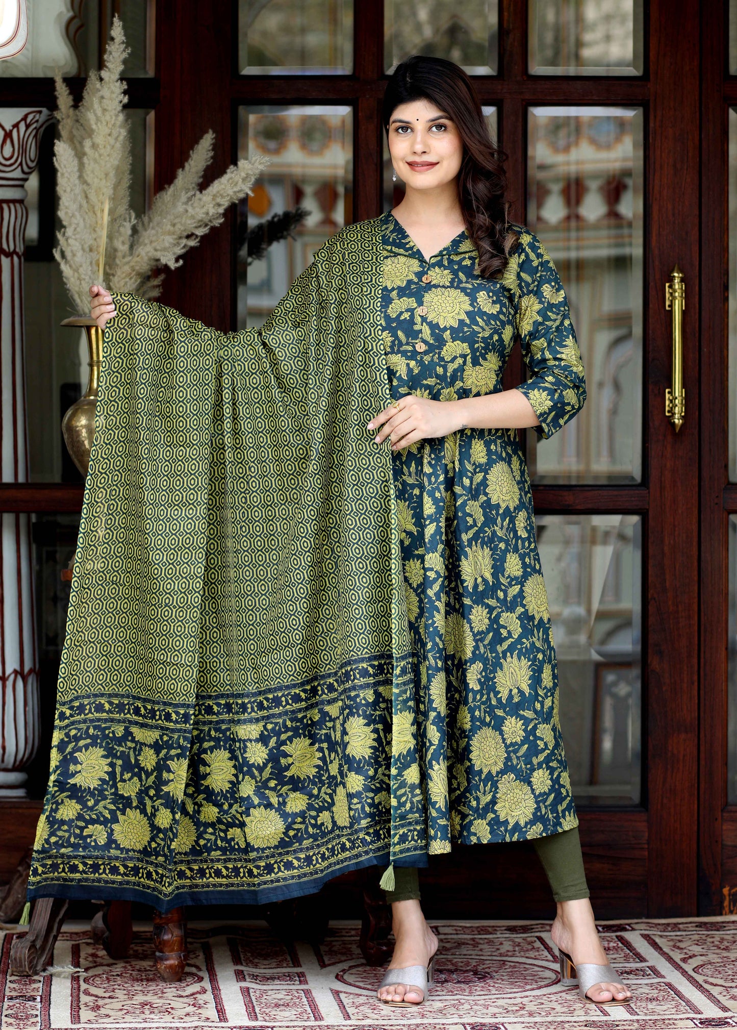 Women's Green Pure Cotton Printed Anarkali Kurta With Gold Print Dupatta - Miravan