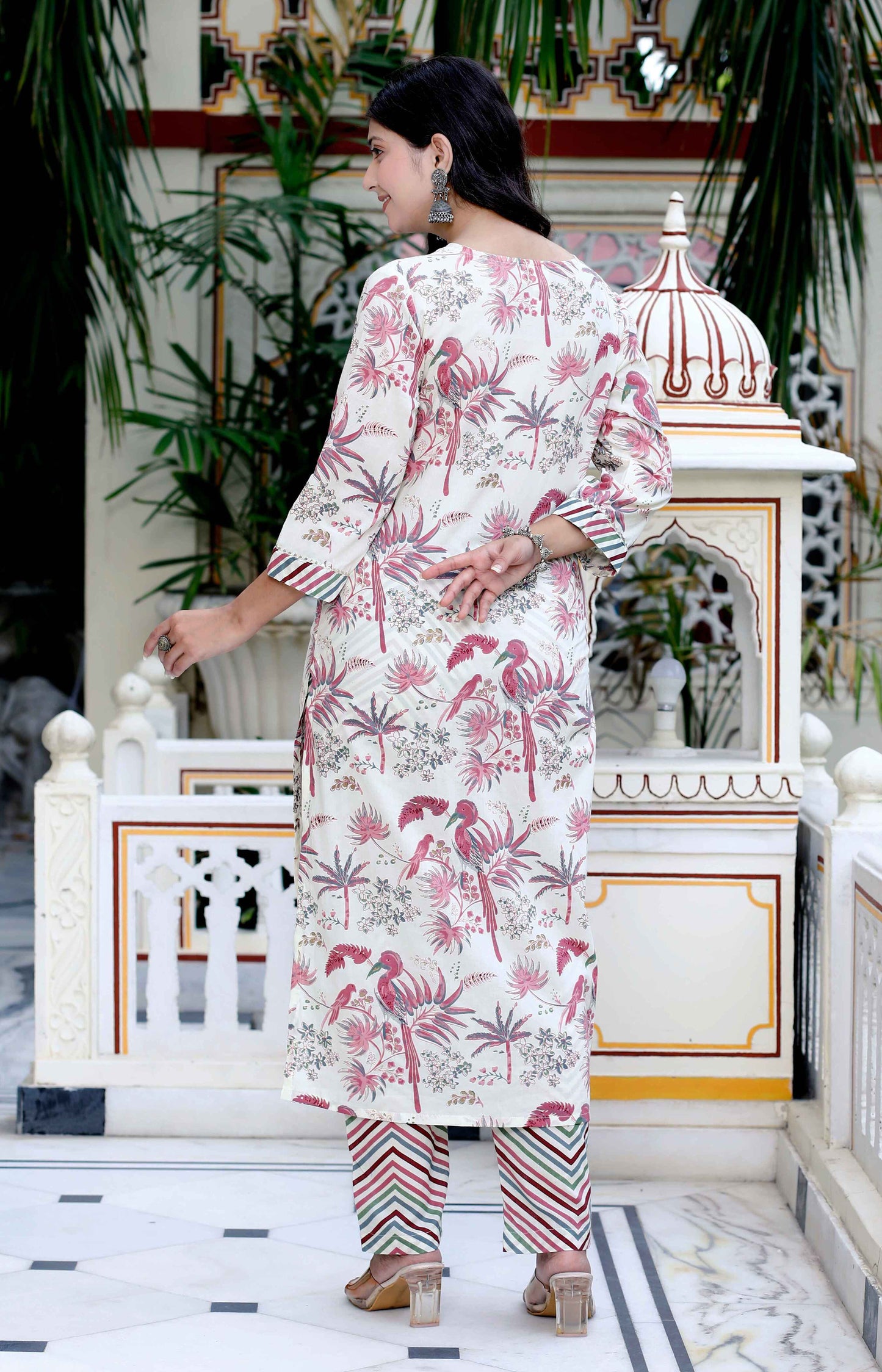Women's Cotton Light Pink Scenic Birds And Leaf Straight Pakistani Style Suit Set - Miravan