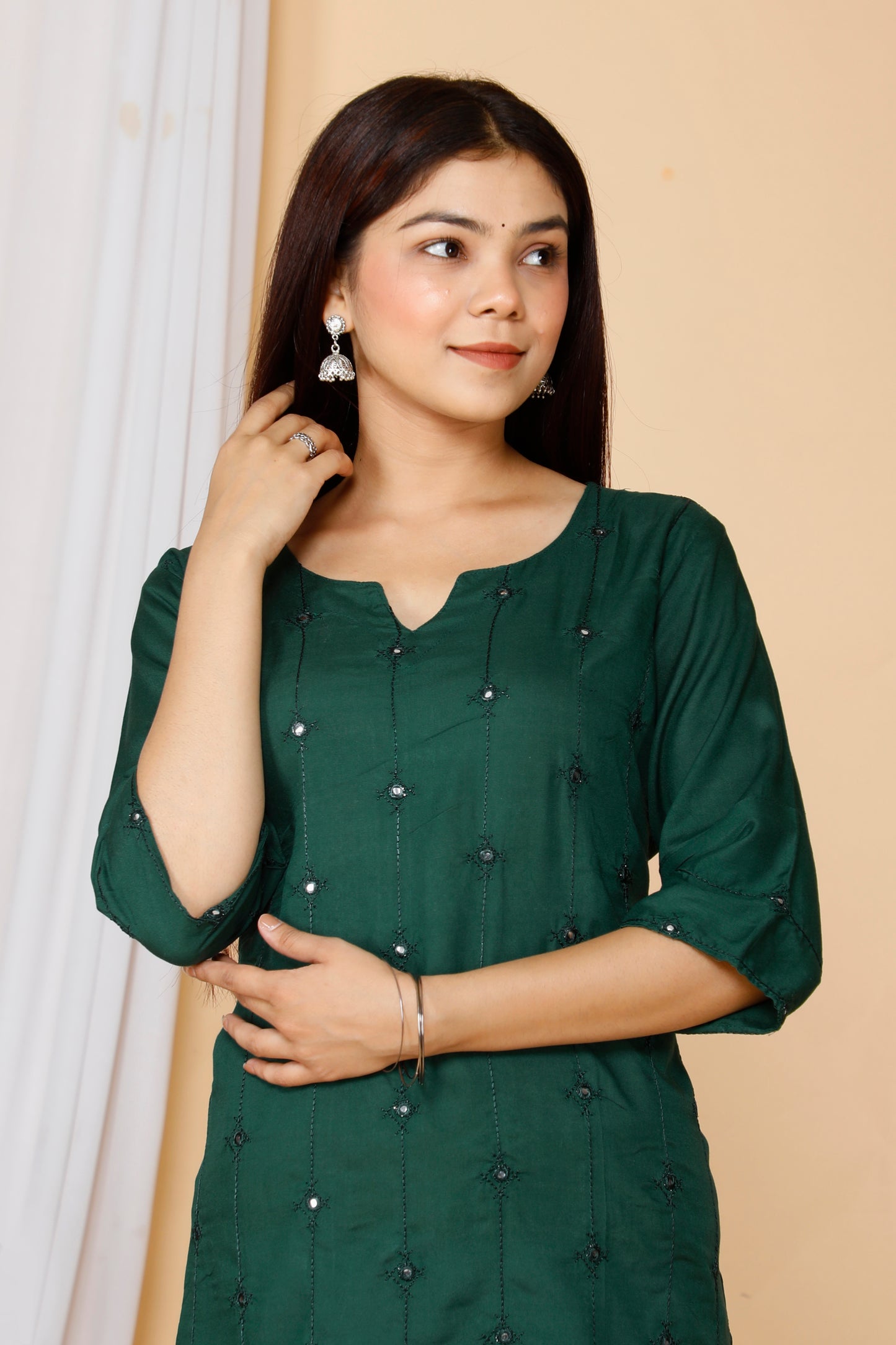 Miravan Womens Green Embroidered Straight Kurti