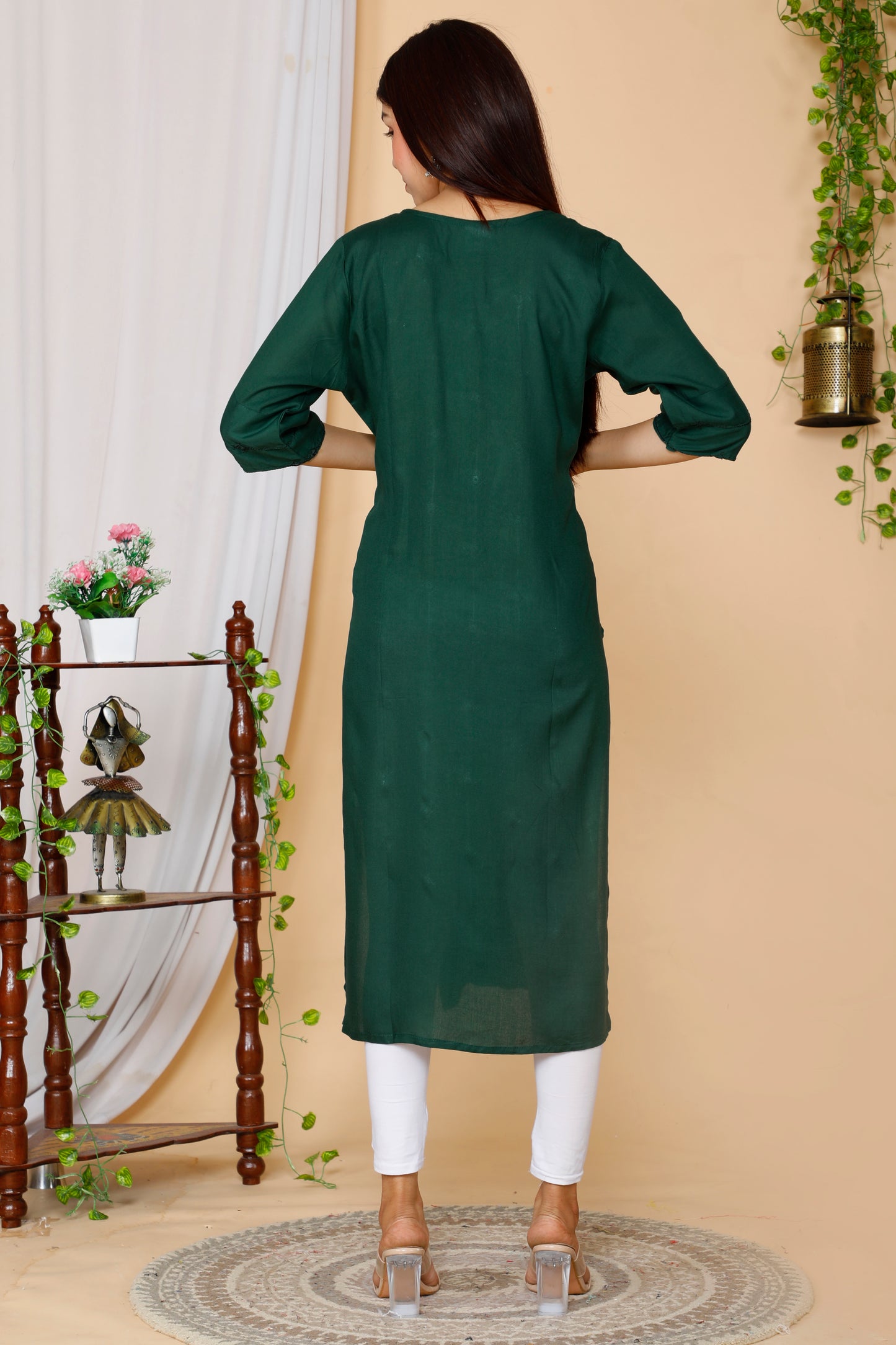 Miravan Womens Green Embroidered Straight Kurti