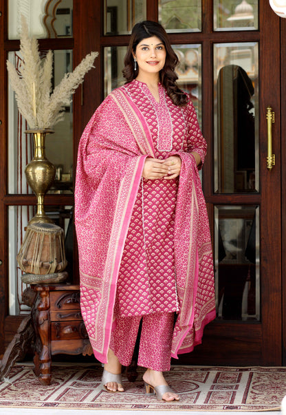 Women's Pink Straight Floral Printed Kurta & Palazzo With Dupatta Set -Miravan