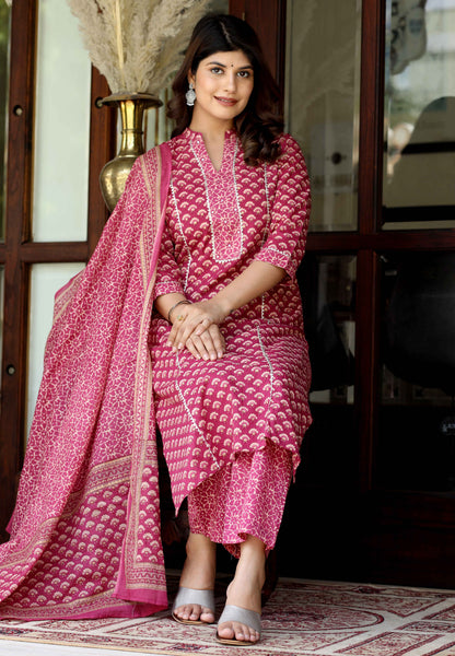 Women's Pink Straight Floral Printed Kurta & Palazzo With Dupatta Set -Miravan