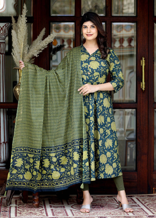 Women's Green Pure Cotton Printed Anarkali Kurta With Gold Print Dupatta - Miravan