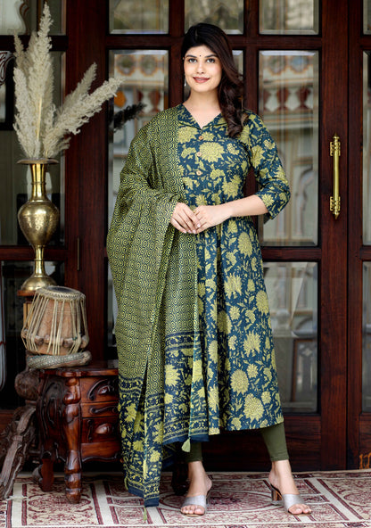 Women's Green Pure Cotton Printed Anarkali Kurta With Gold Print Dupatta - Miravan