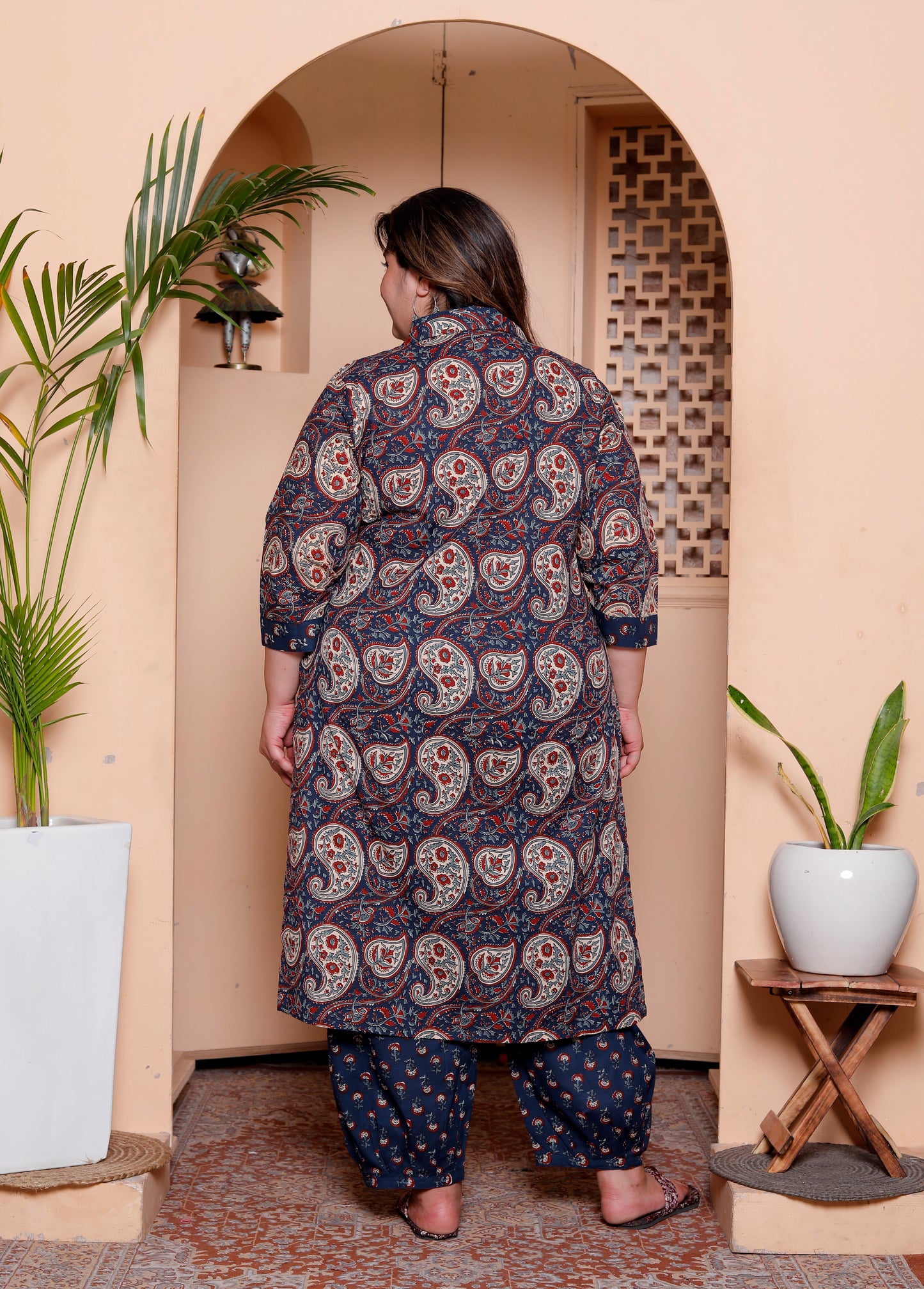 Miravan Womens Plus Size Cotton Floral Printed Shirt-Collar Straight Kurta and Palazzo set