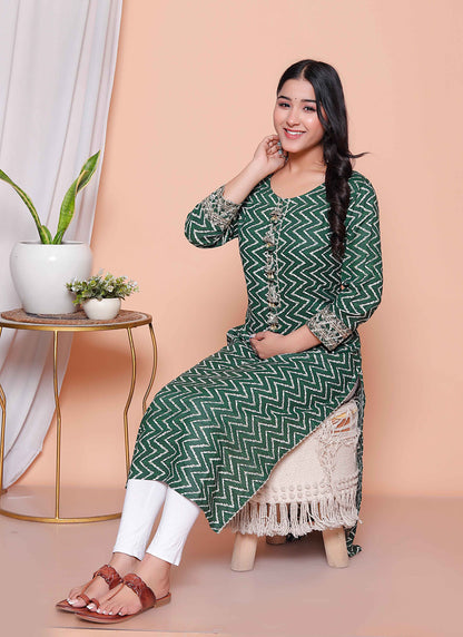 Miravan Womens Green Zigzag  Print Embroidery Rayon Straight Kurti