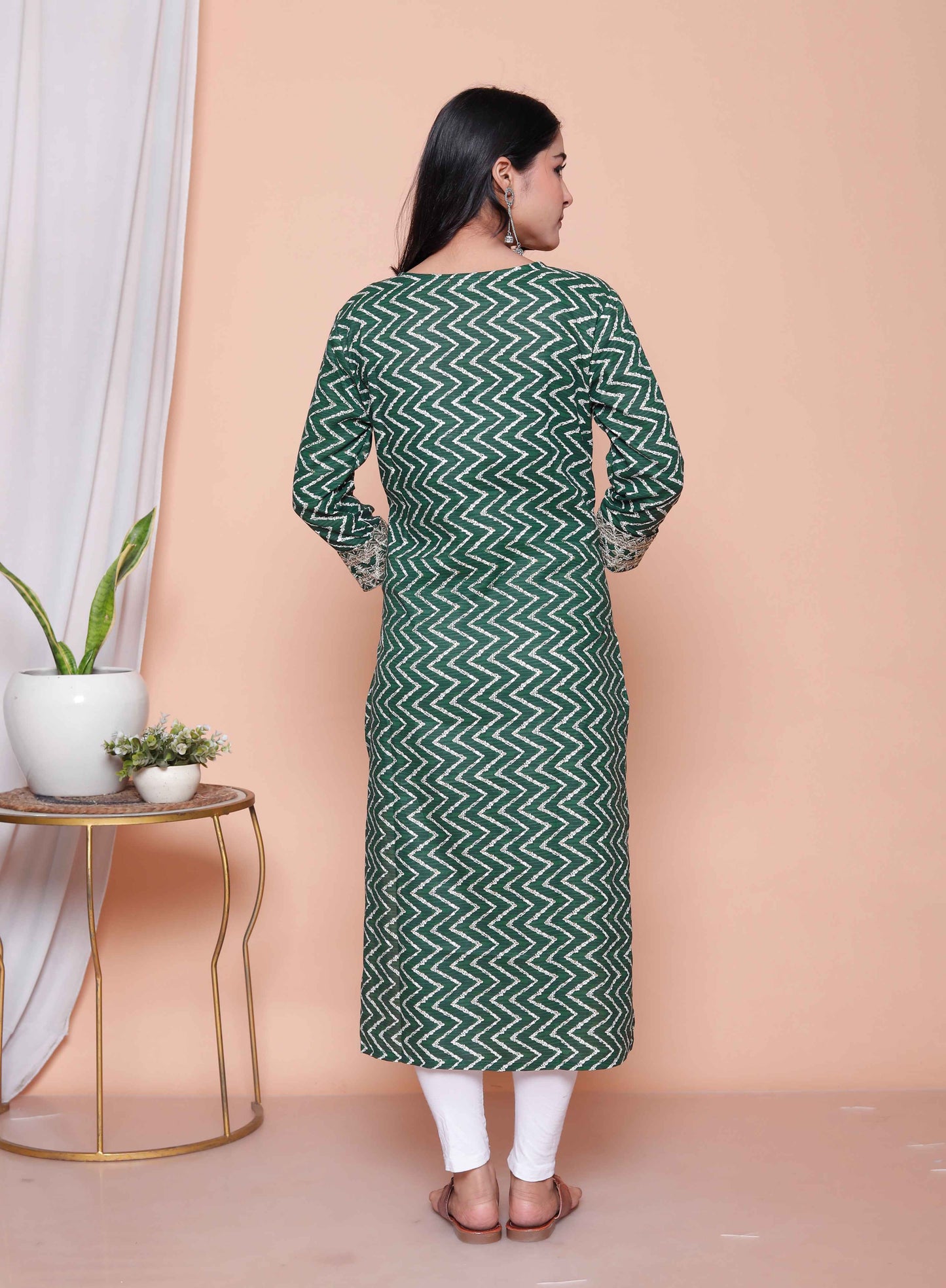 Miravan Womens Green Zigzag  Print Embroidery Rayon Straight Kurti
