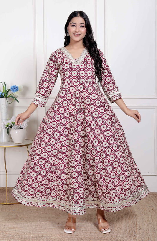 Miravan Women's Cream Embroidered Cotton Anarkali Kurta 